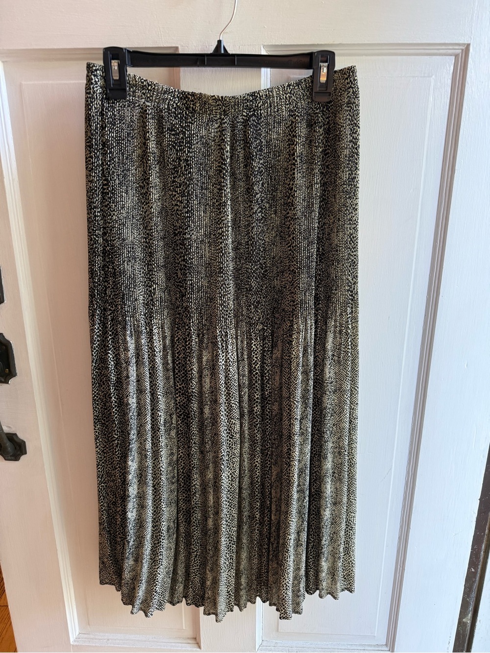 Robbie Bee Cream and Black Pleated Maxi Skirt.